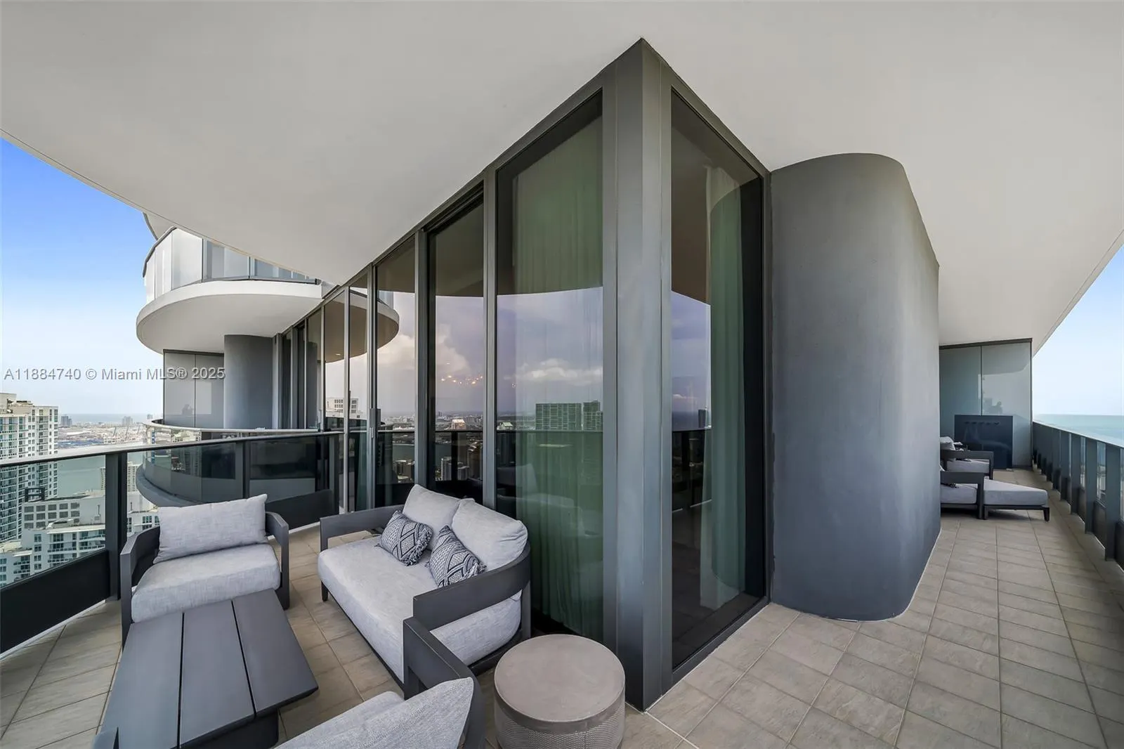 1000 Brickell Plz, #PH5807
