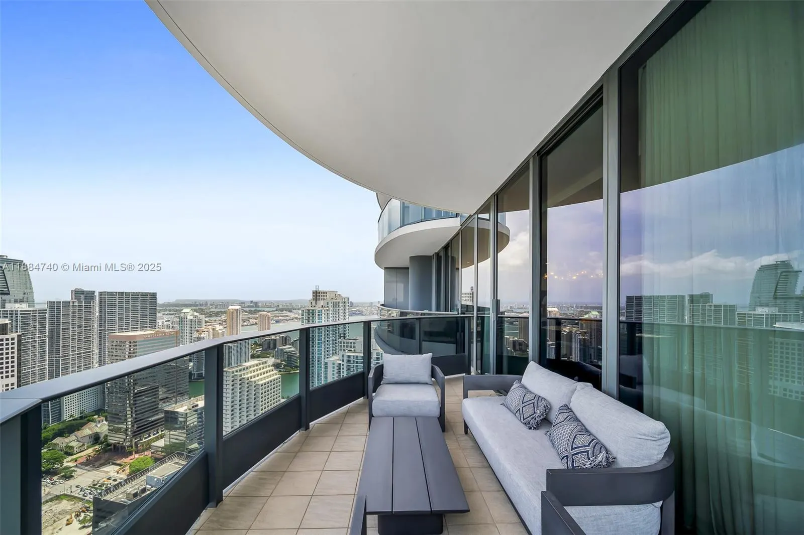 1000 Brickell Plz, #PH5807