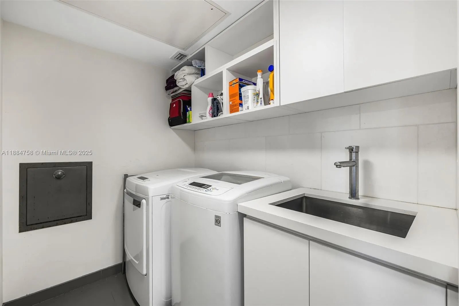 5660 Collins Ave, #8D