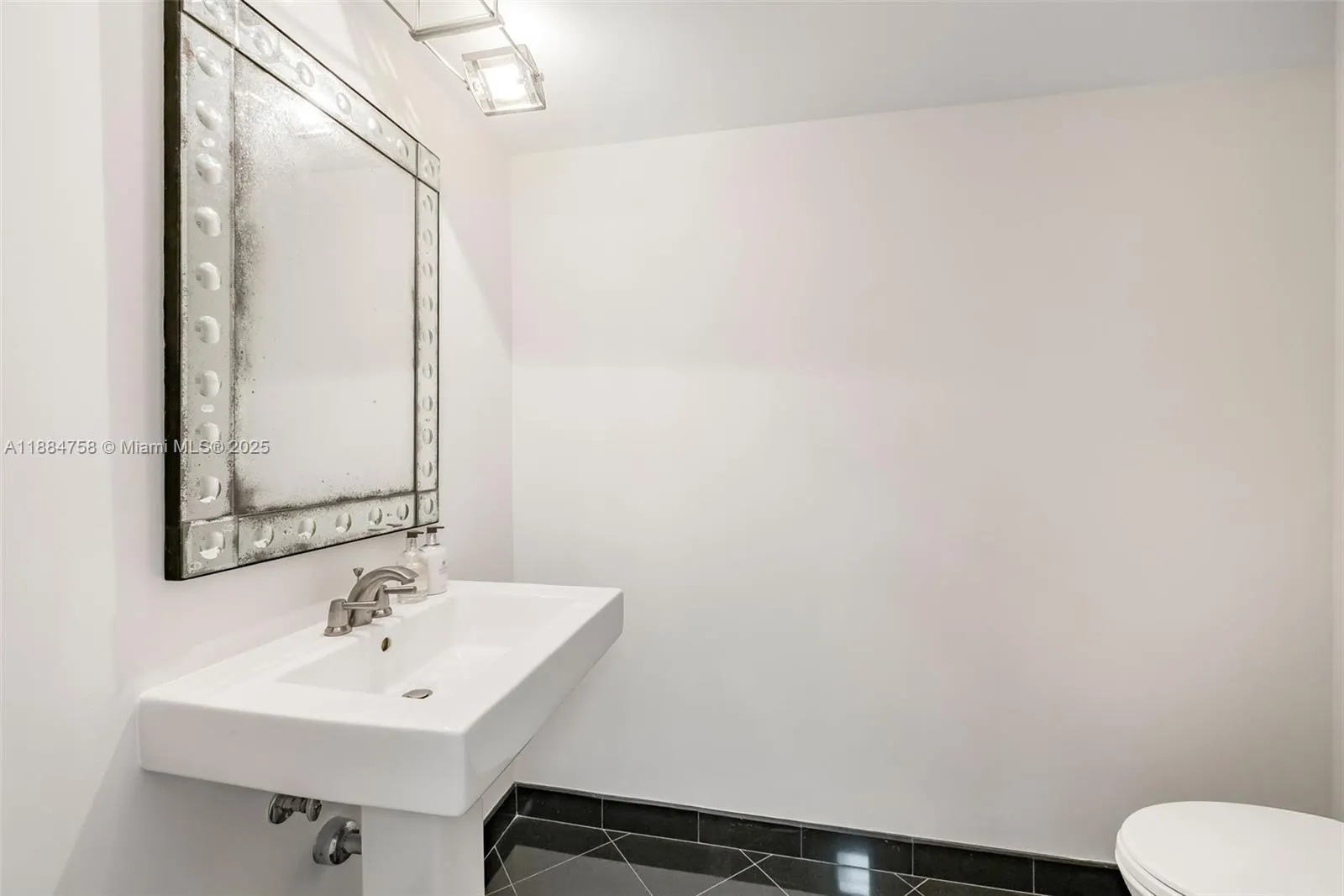 5660 Collins Ave, #8D