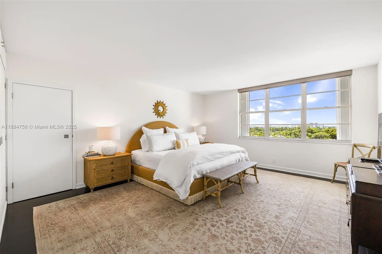 5660 Collins Ave, #8D