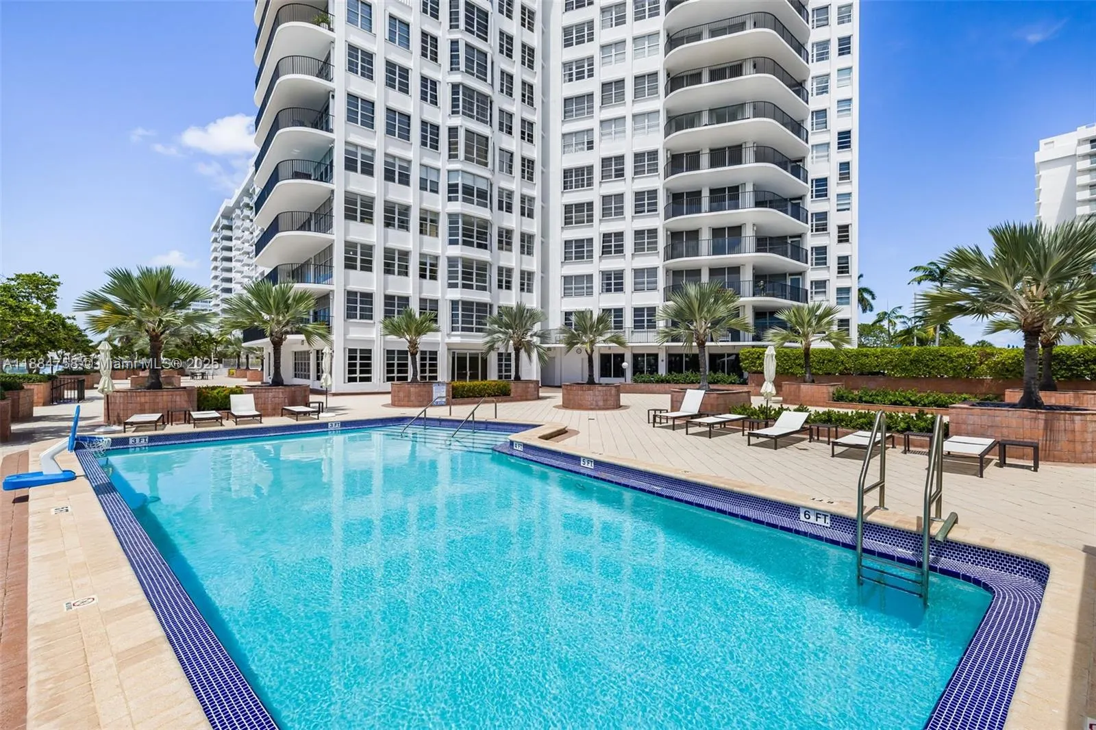 5660 Collins Ave, #8D