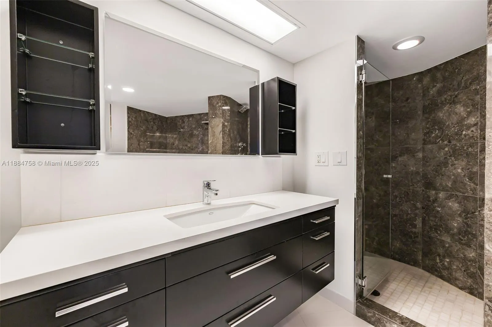 5660 Collins Ave, #8D