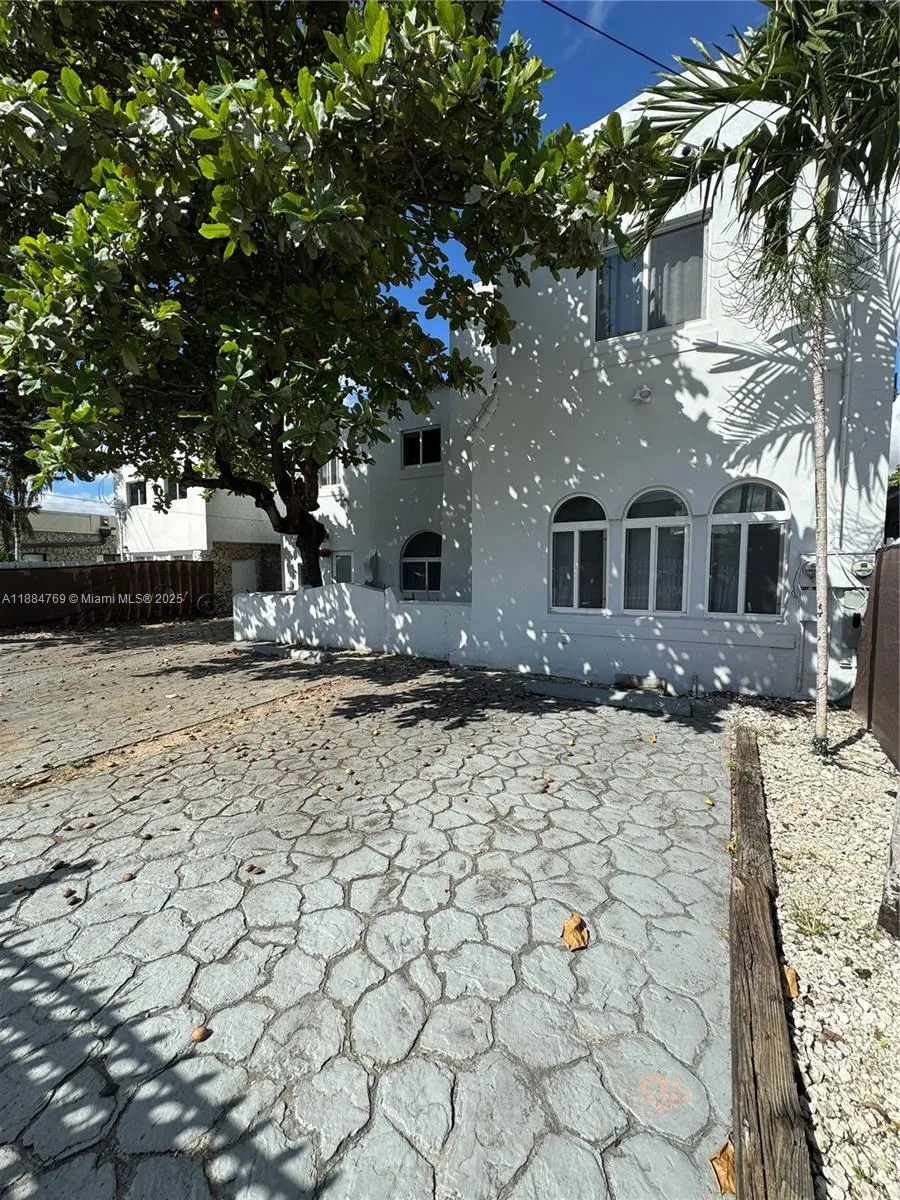 1680 NW 22nd Ct