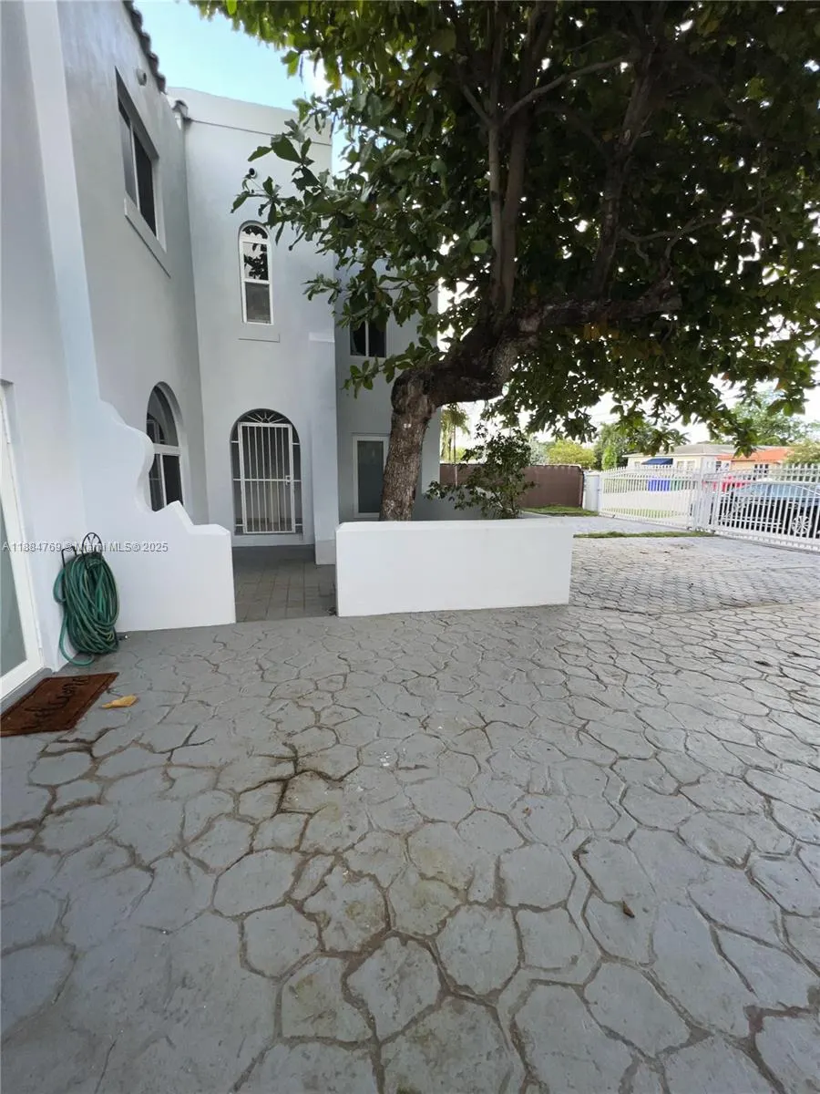 1680 NW 22nd Ct