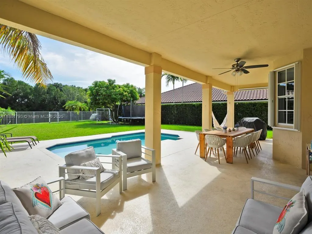 762 Verona Lake Dr