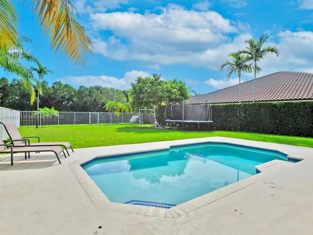 762 Verona Lake Dr