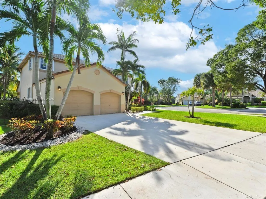 762 Verona Lake Dr