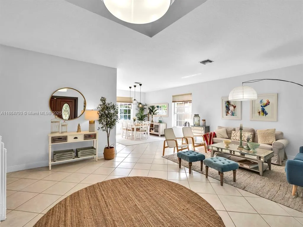 762 Verona Lake Dr