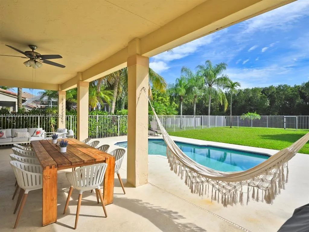 762 Verona Lake Dr