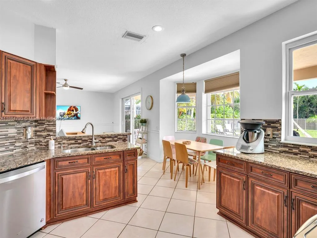 762 Verona Lake Dr