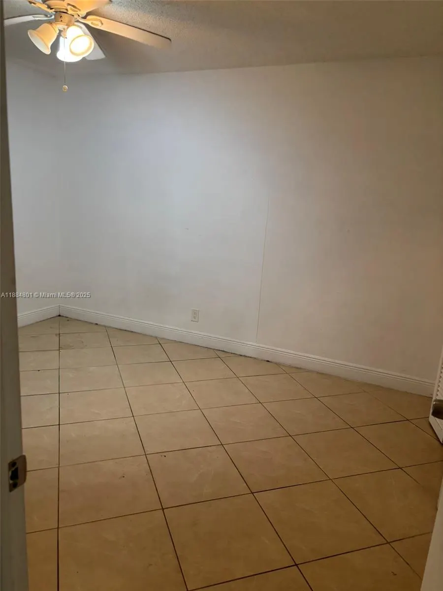 2415 Lincoln St, #106