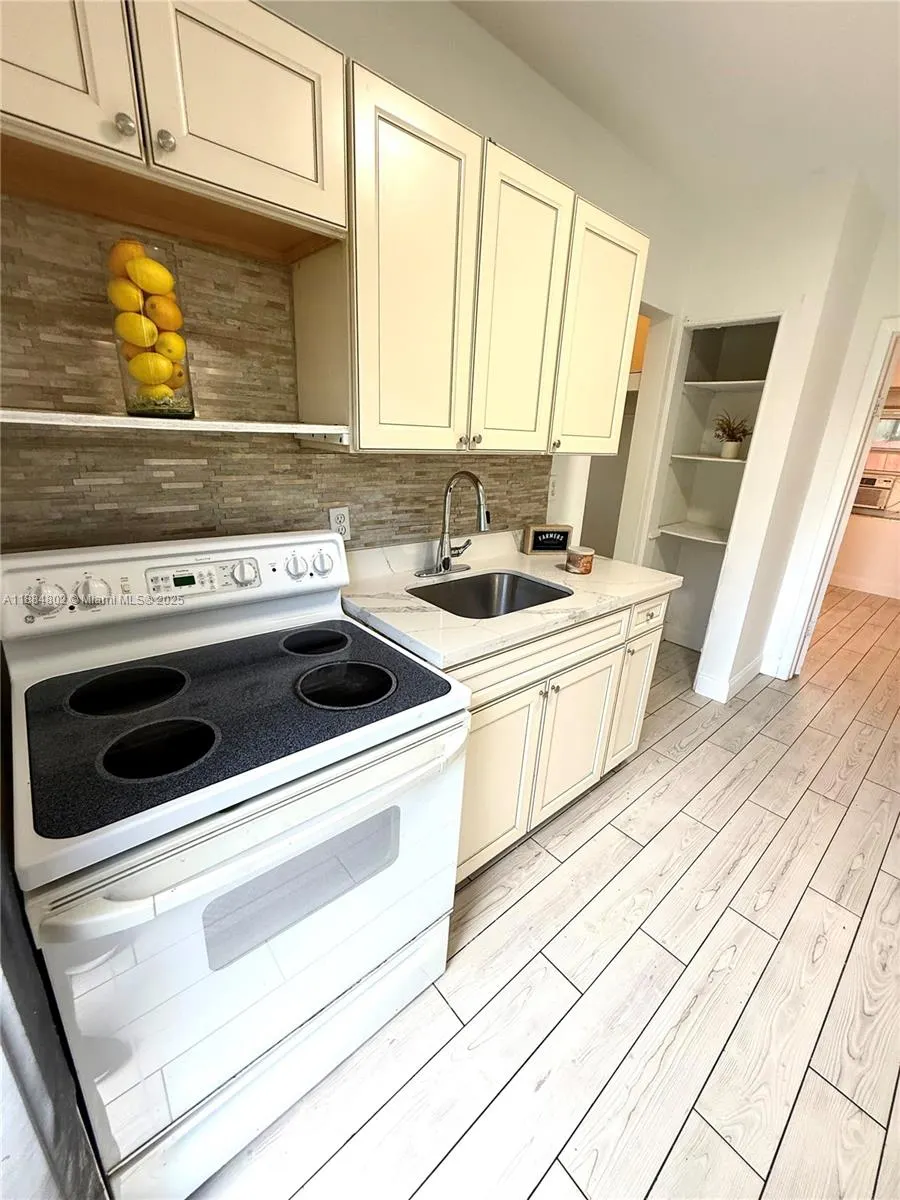 669 NW 28th St, #4