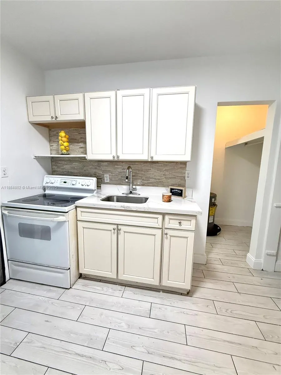 669 NW 28th St, #4