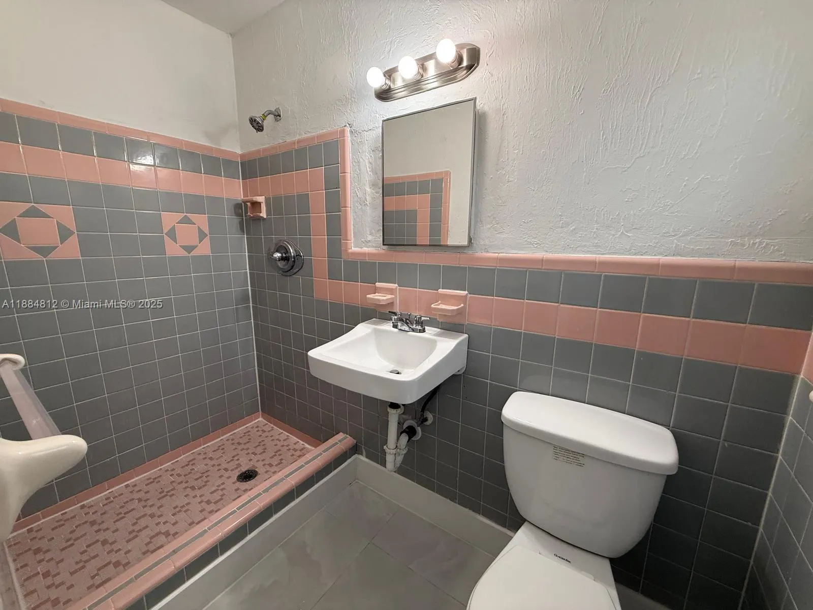 3440 NW 4th St, #0