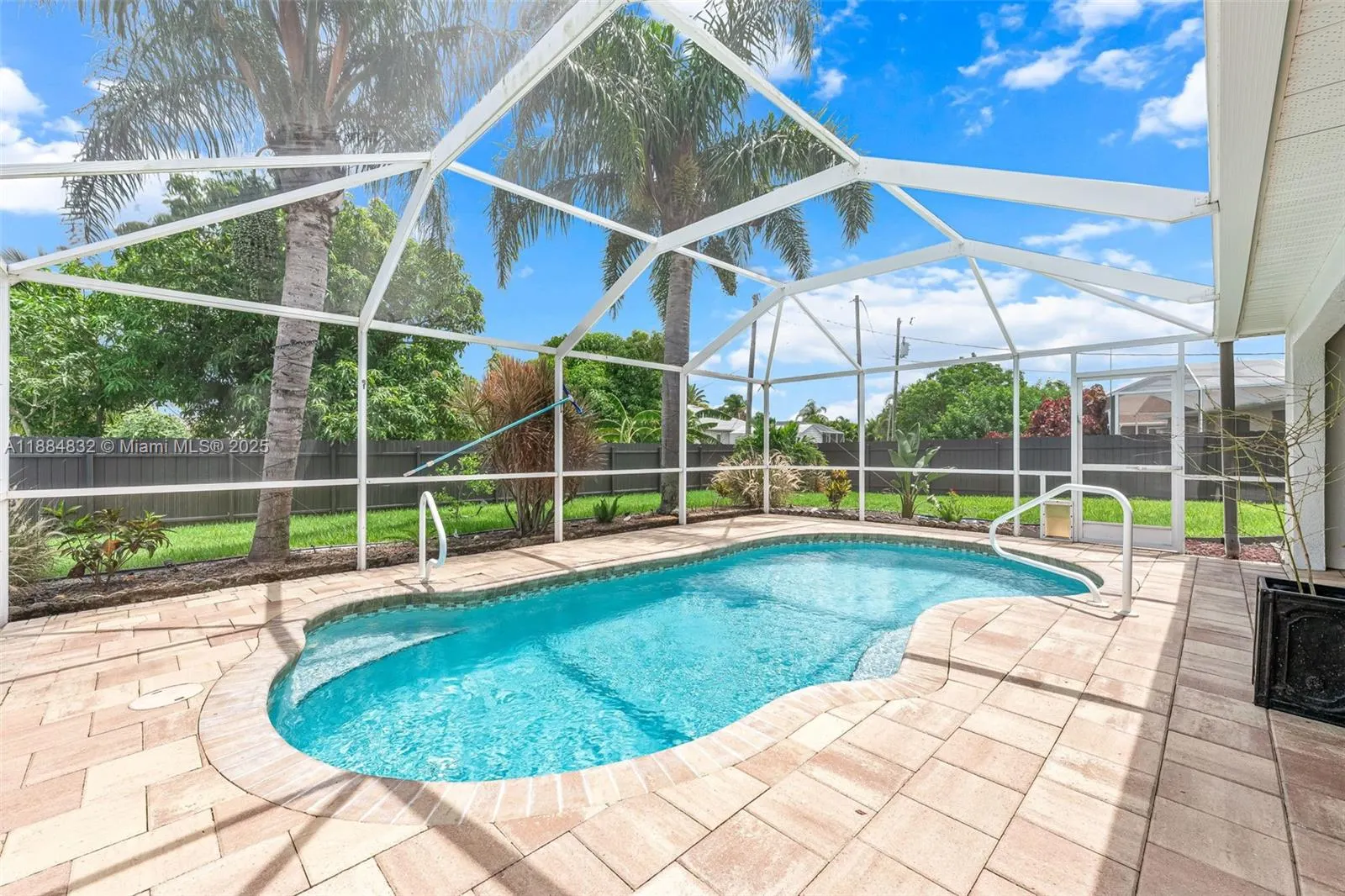 2335 SW 27 ST