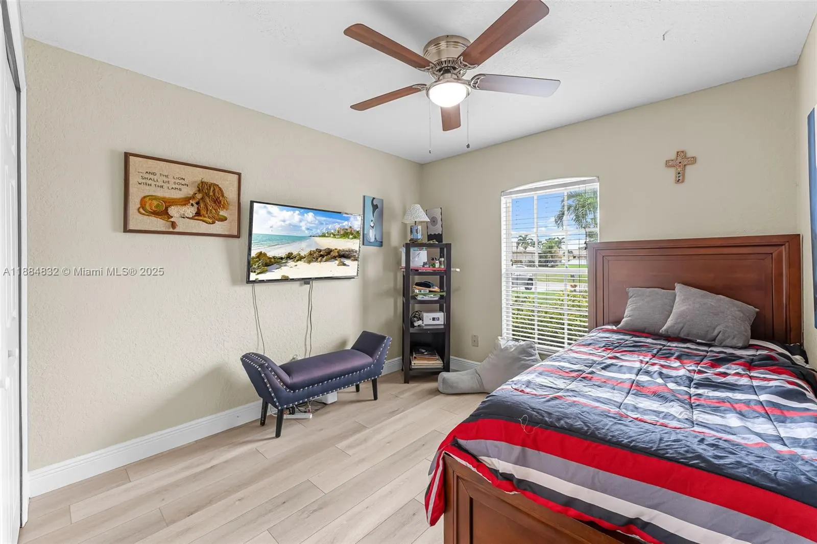 2335 SW 27 ST