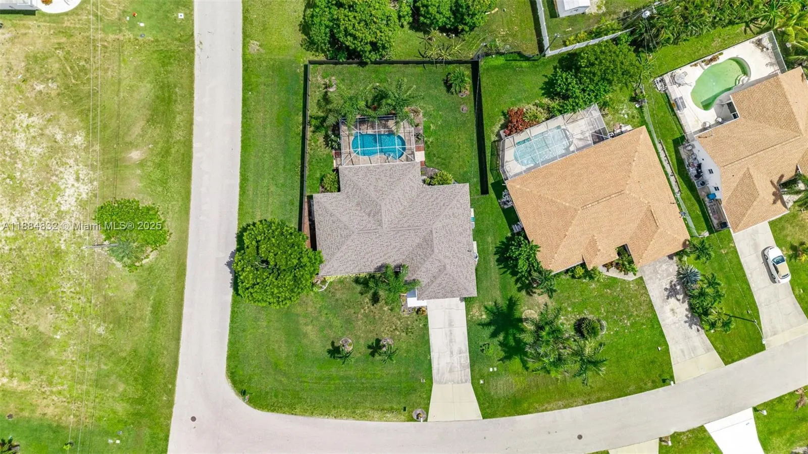 2335 SW 27 ST