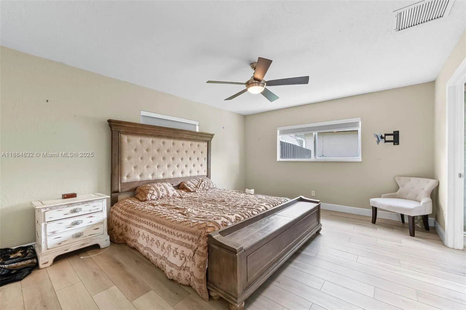 2335 SW 27 ST