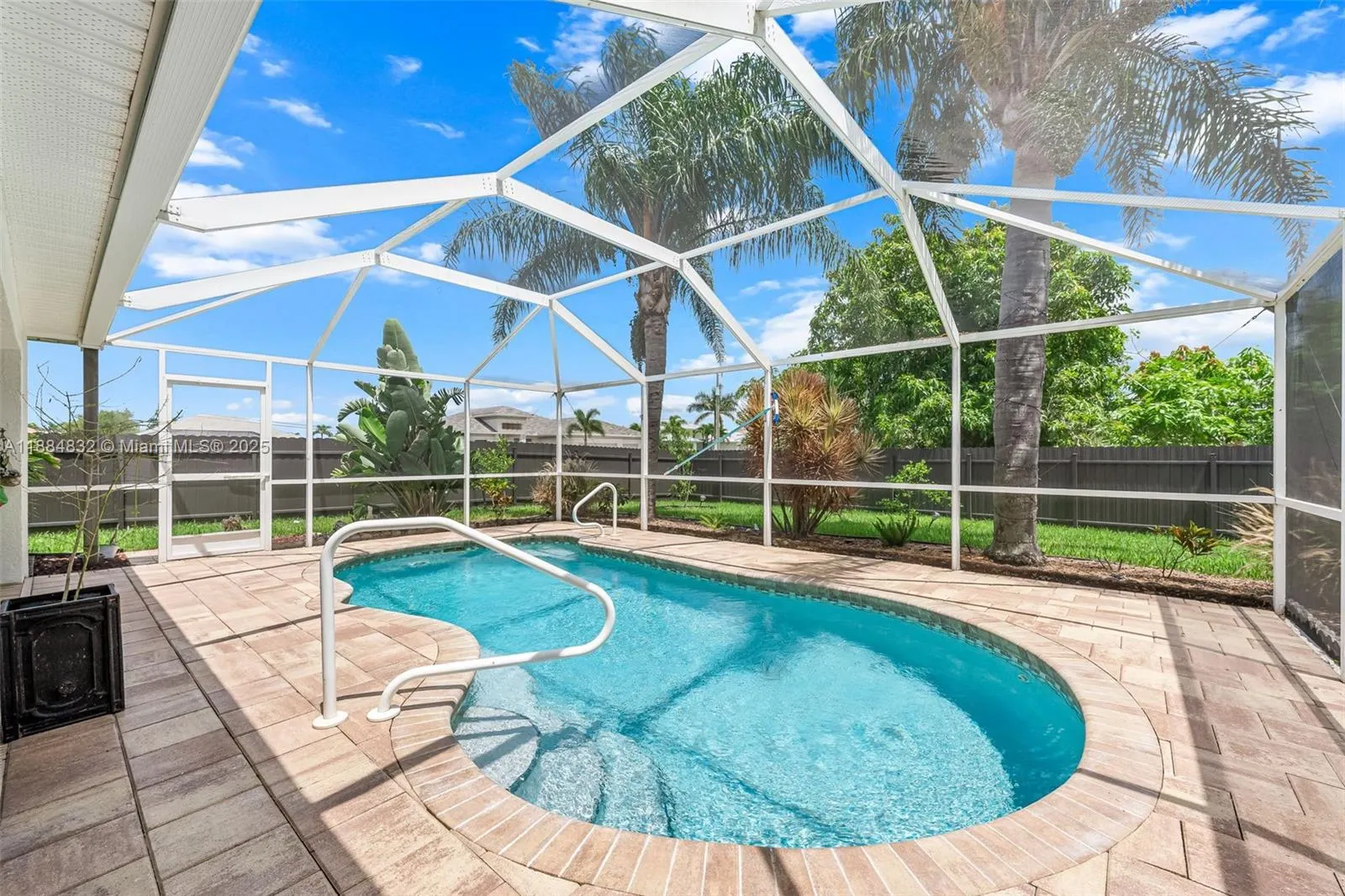 2335 SW 27 ST