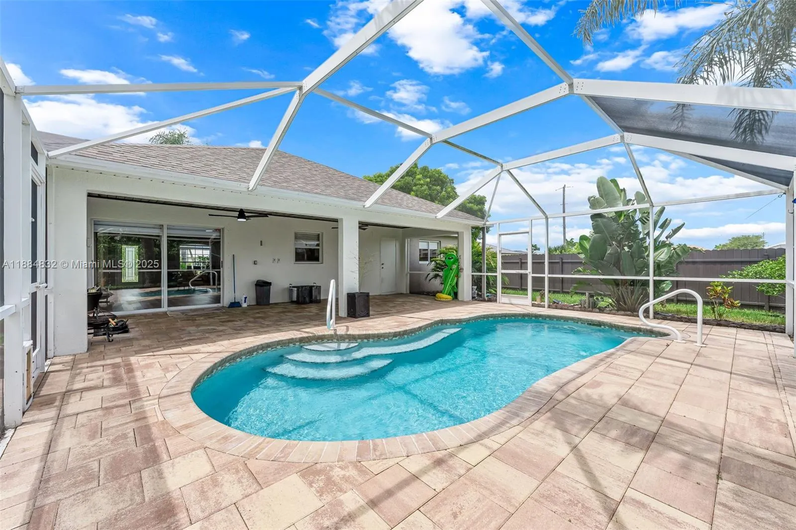 2335 SW 27 ST