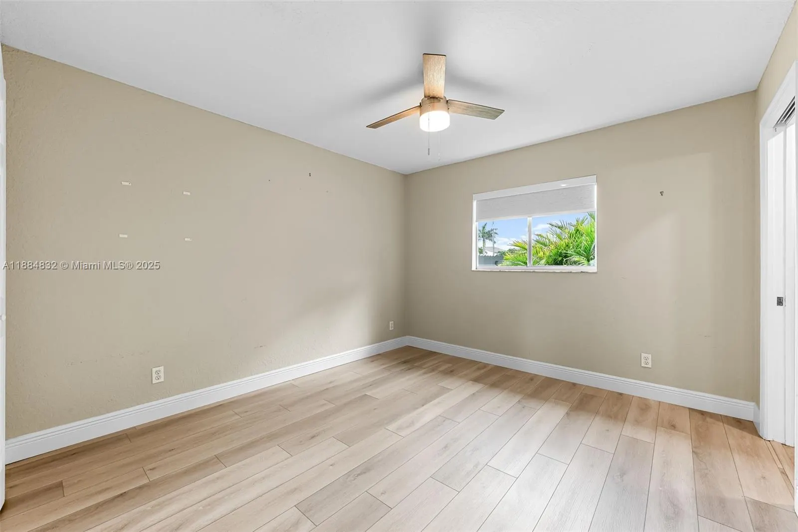 2335 SW 27 ST
