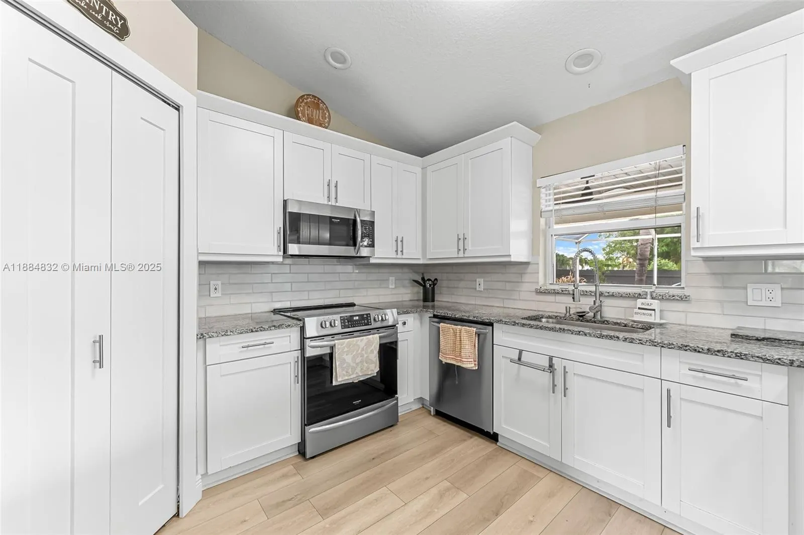 2335 SW 27 ST
