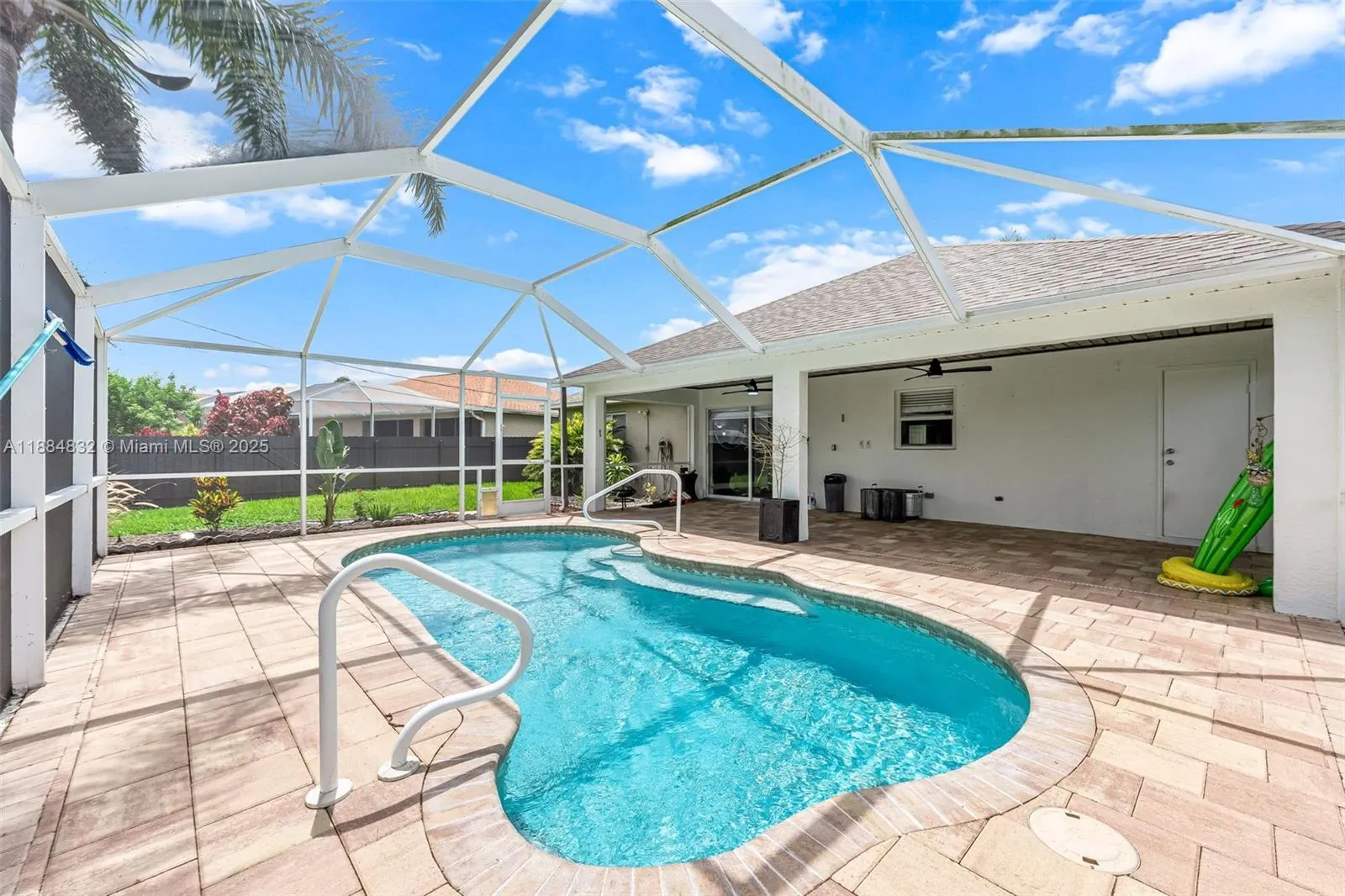 2335 SW 27 ST
