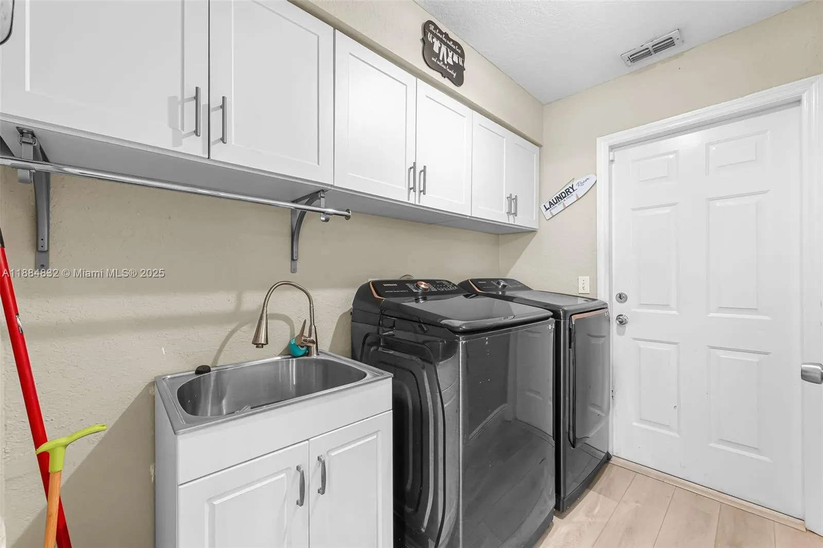 2335 SW 27 ST