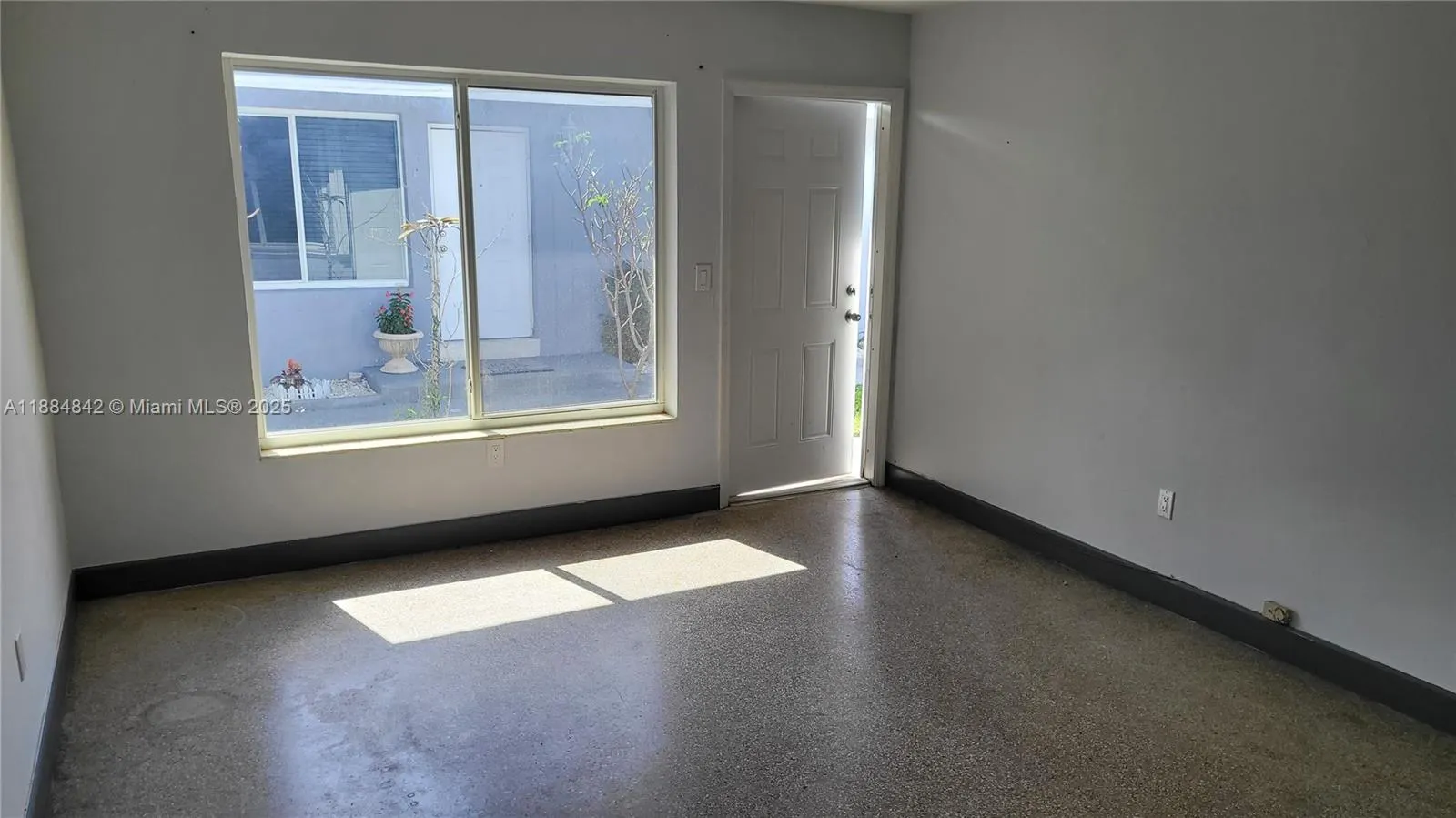 1211 W 2nd Ave, #4