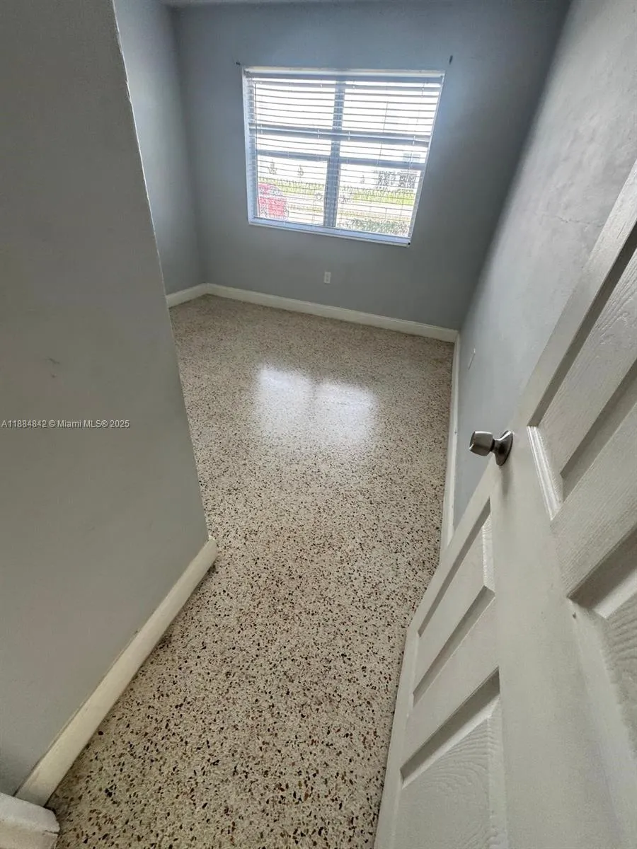 1211 W 2nd Ave, #4