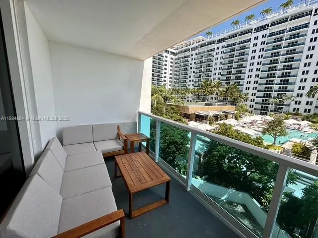 2301 Collins Ave, #511