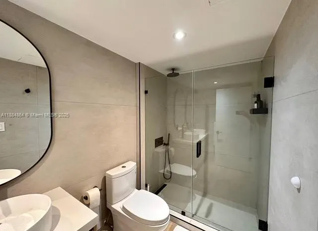 2301 Collins Ave, #511