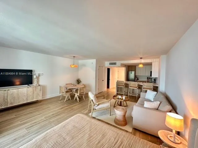 2301 Collins Ave, #511