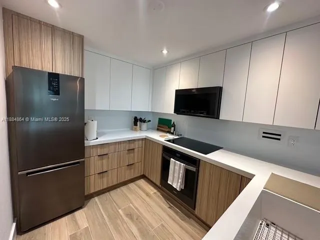 2301 Collins Ave, #511