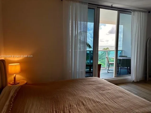 2301 Collins Ave, #511