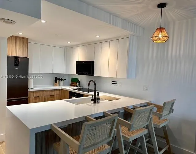 2301 Collins Ave, #511