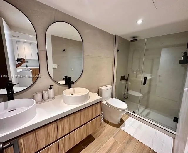 2301 Collins Ave, #511