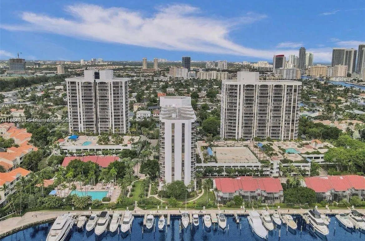 3620 Yacht Club Dr, #503