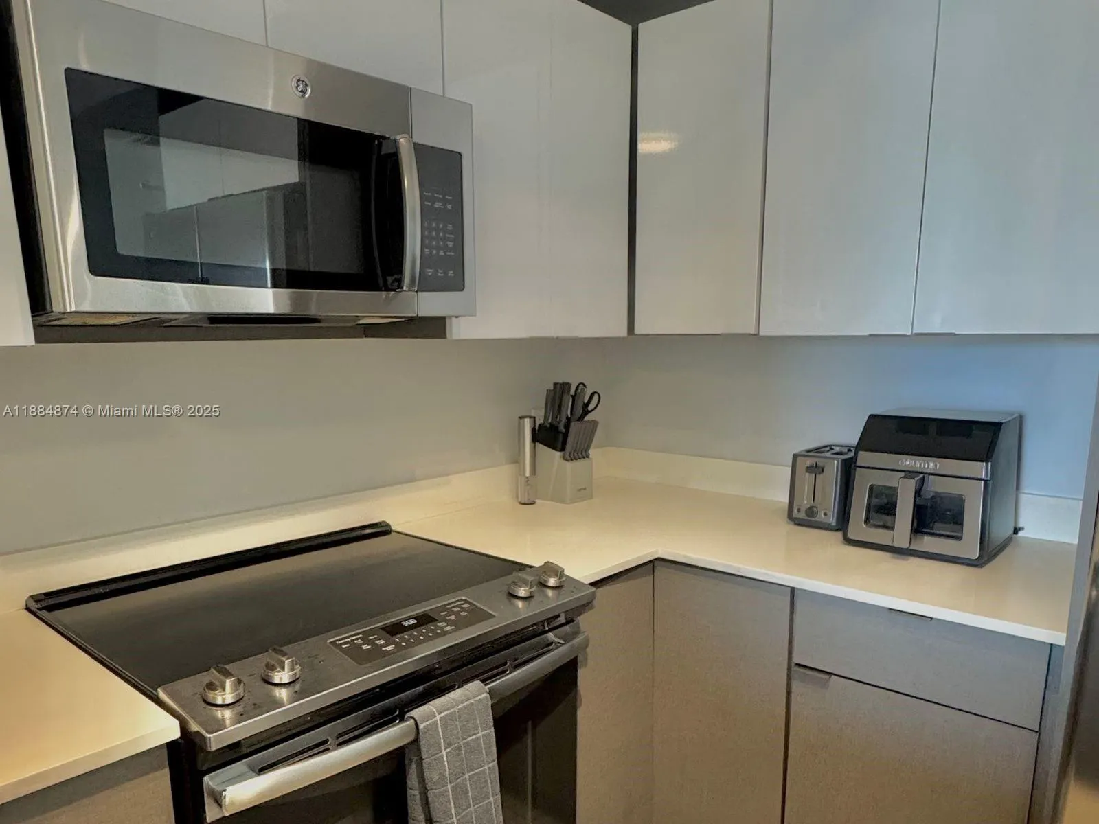 321 NE 26th St, #901