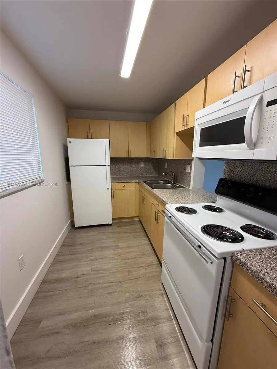 3626 NE 168th St, #304