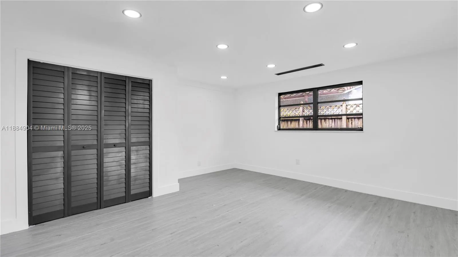 2413 Gulfstream Ln