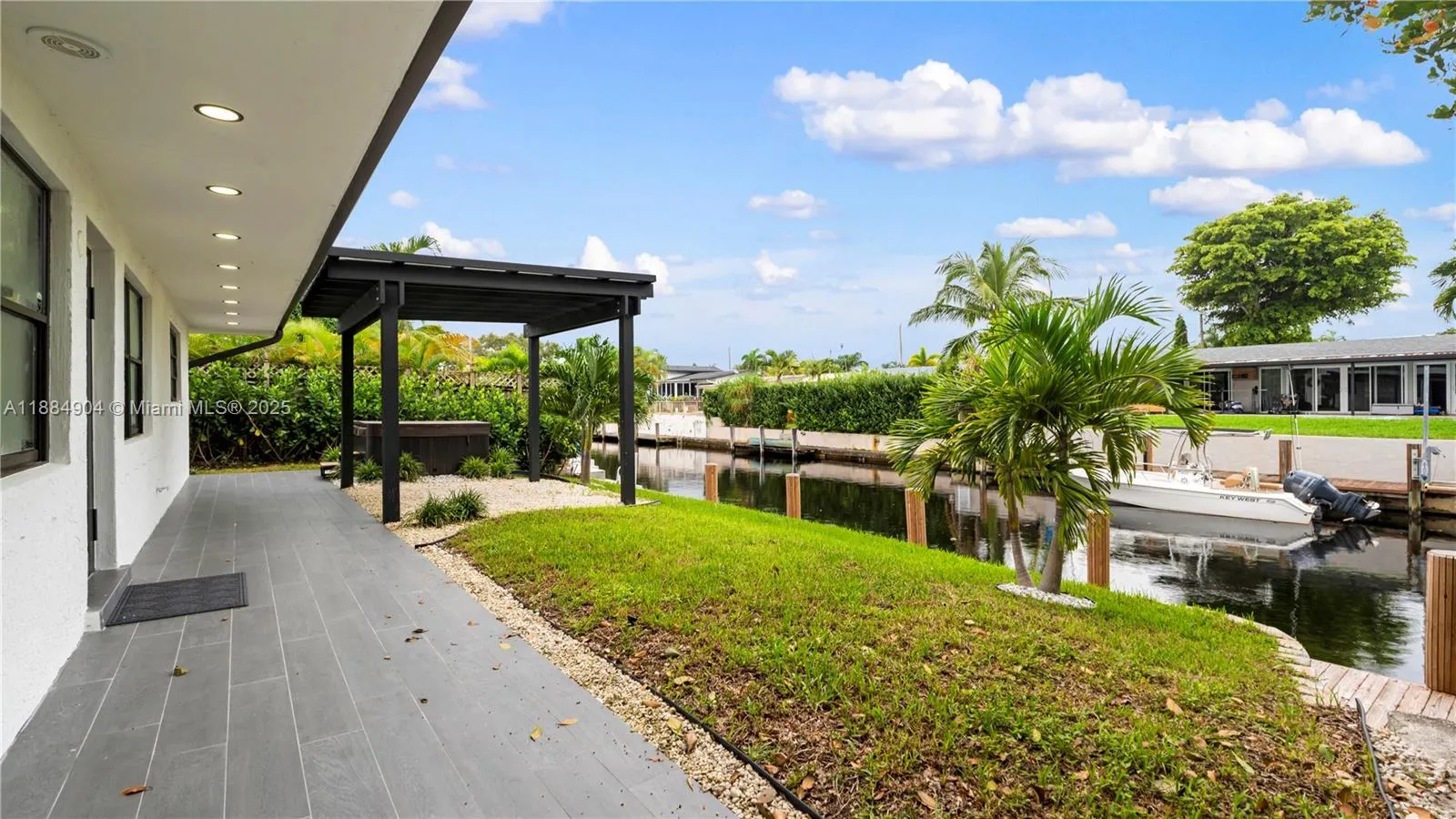 2413 Gulfstream Ln