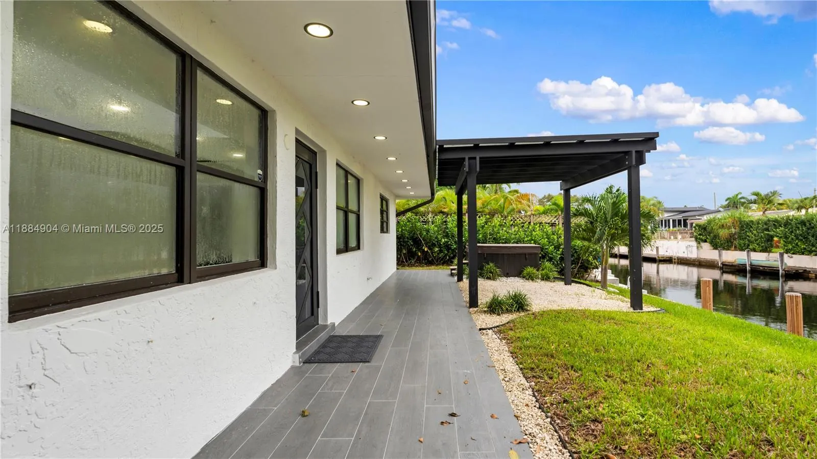 2413 Gulfstream Ln