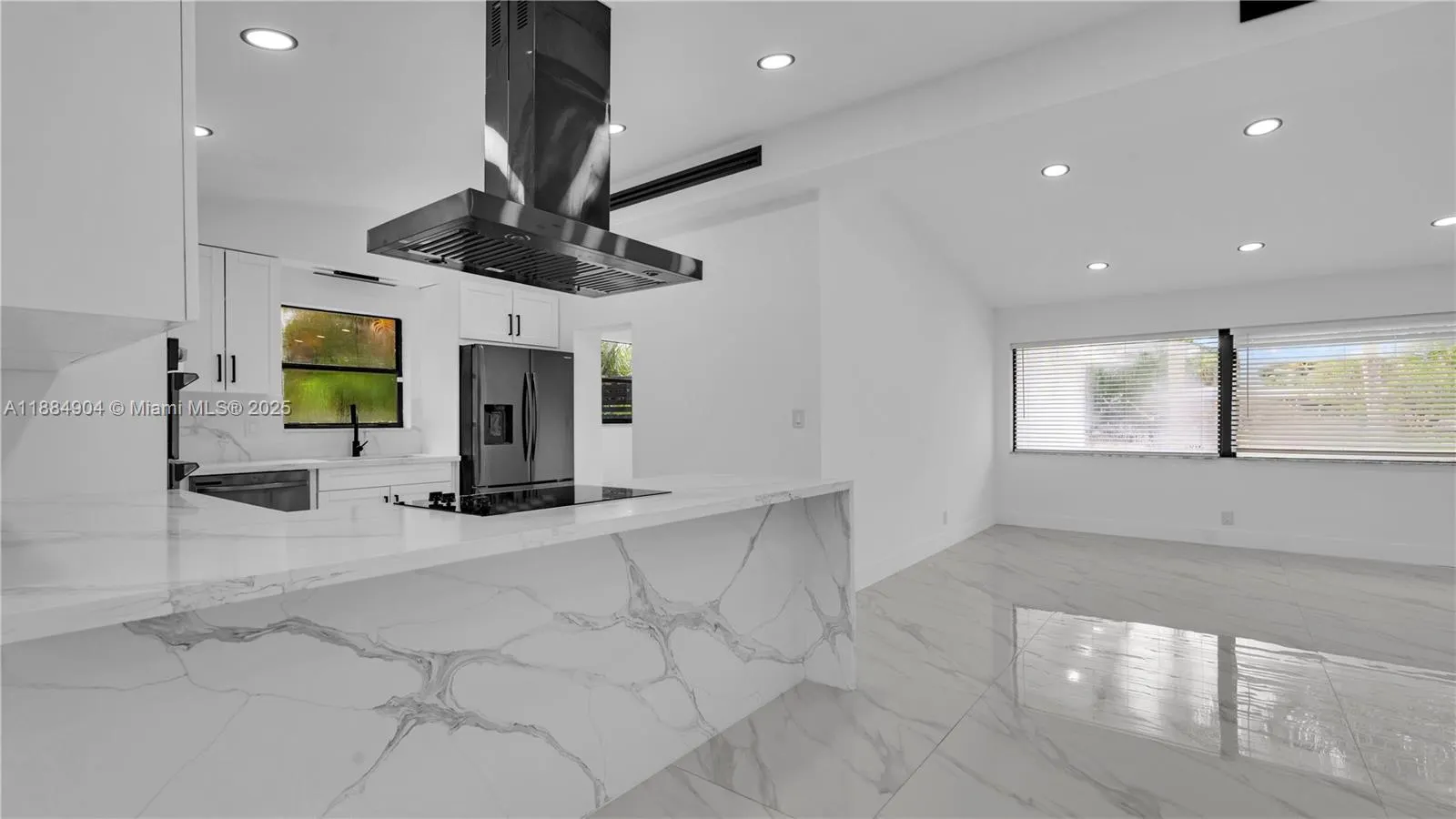 2413 Gulfstream Ln