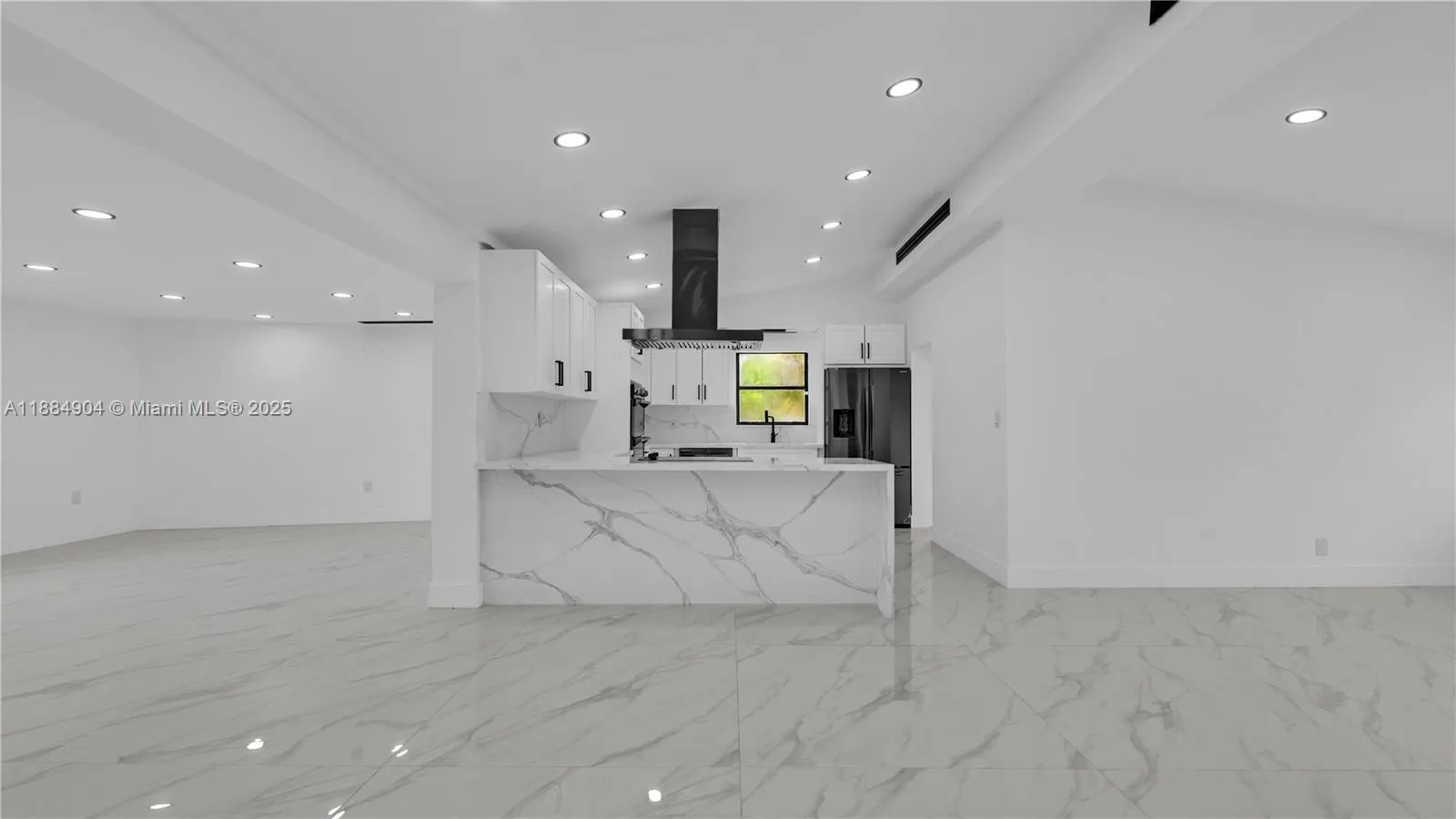 2413 Gulfstream Ln