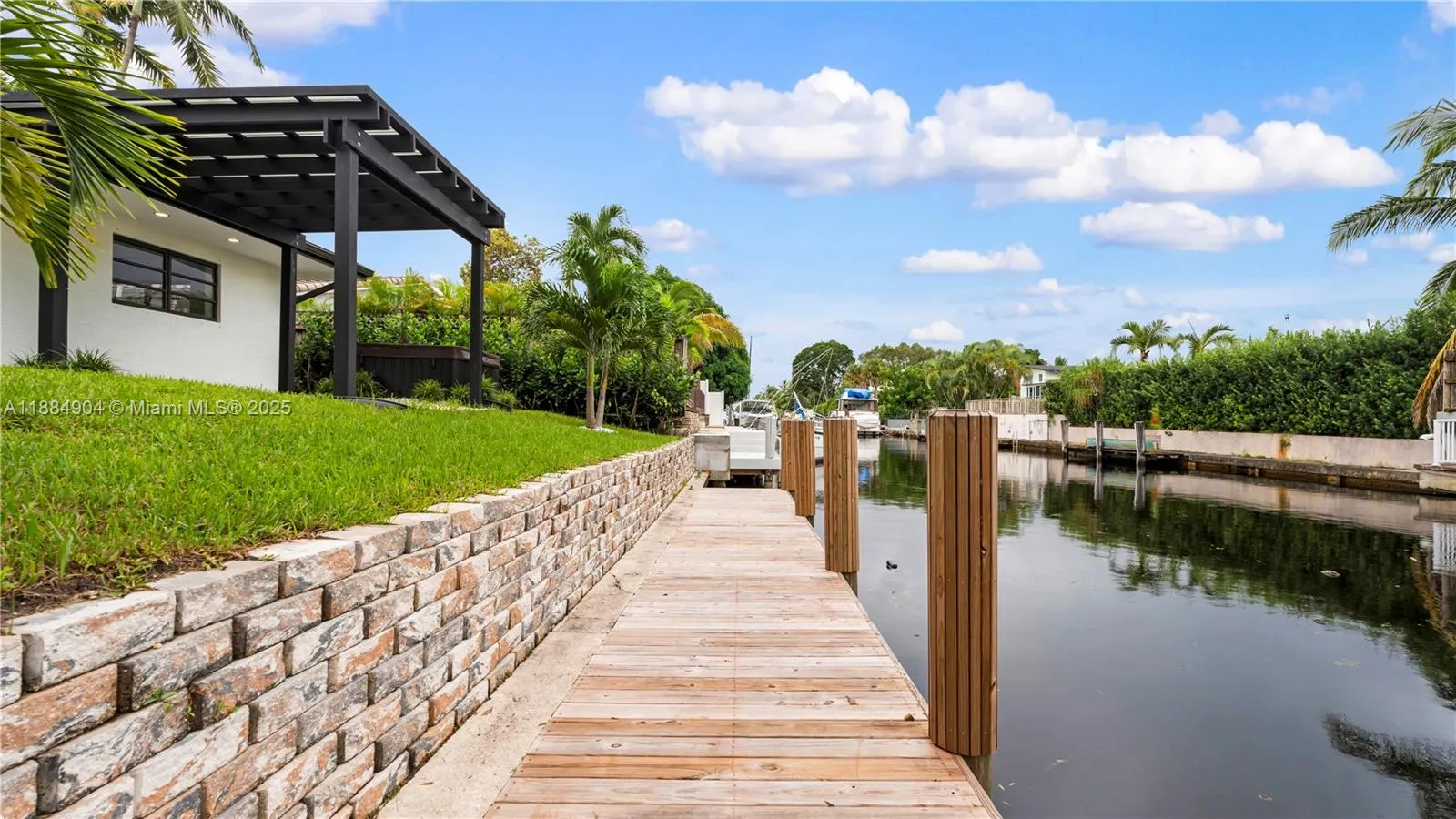 2413 Gulfstream Ln