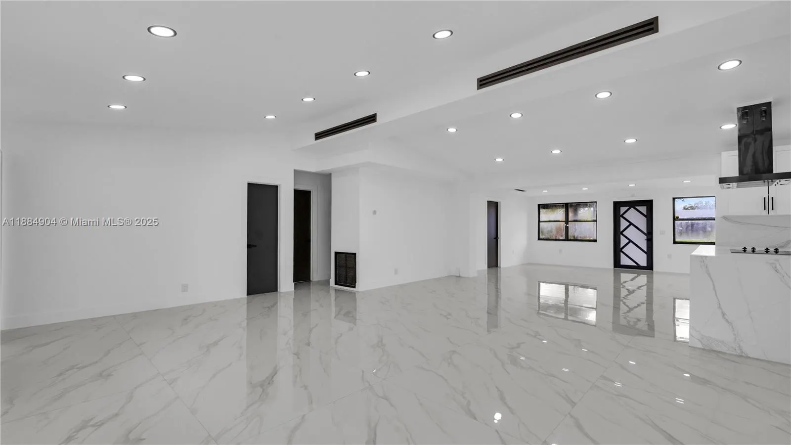 2413 Gulfstream Ln