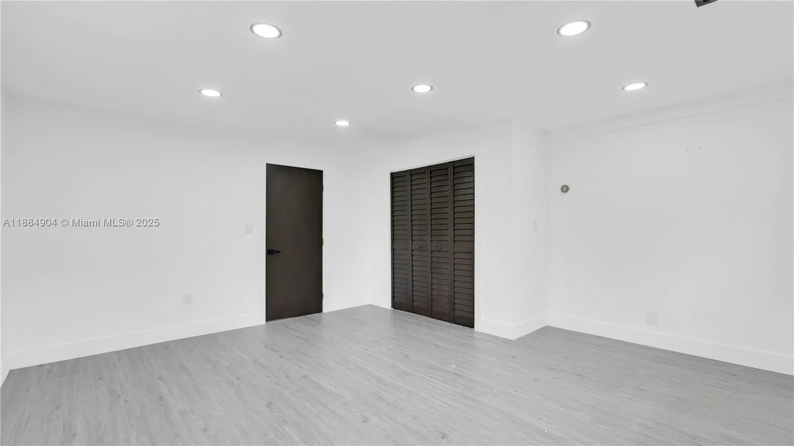2413 Gulfstream Ln