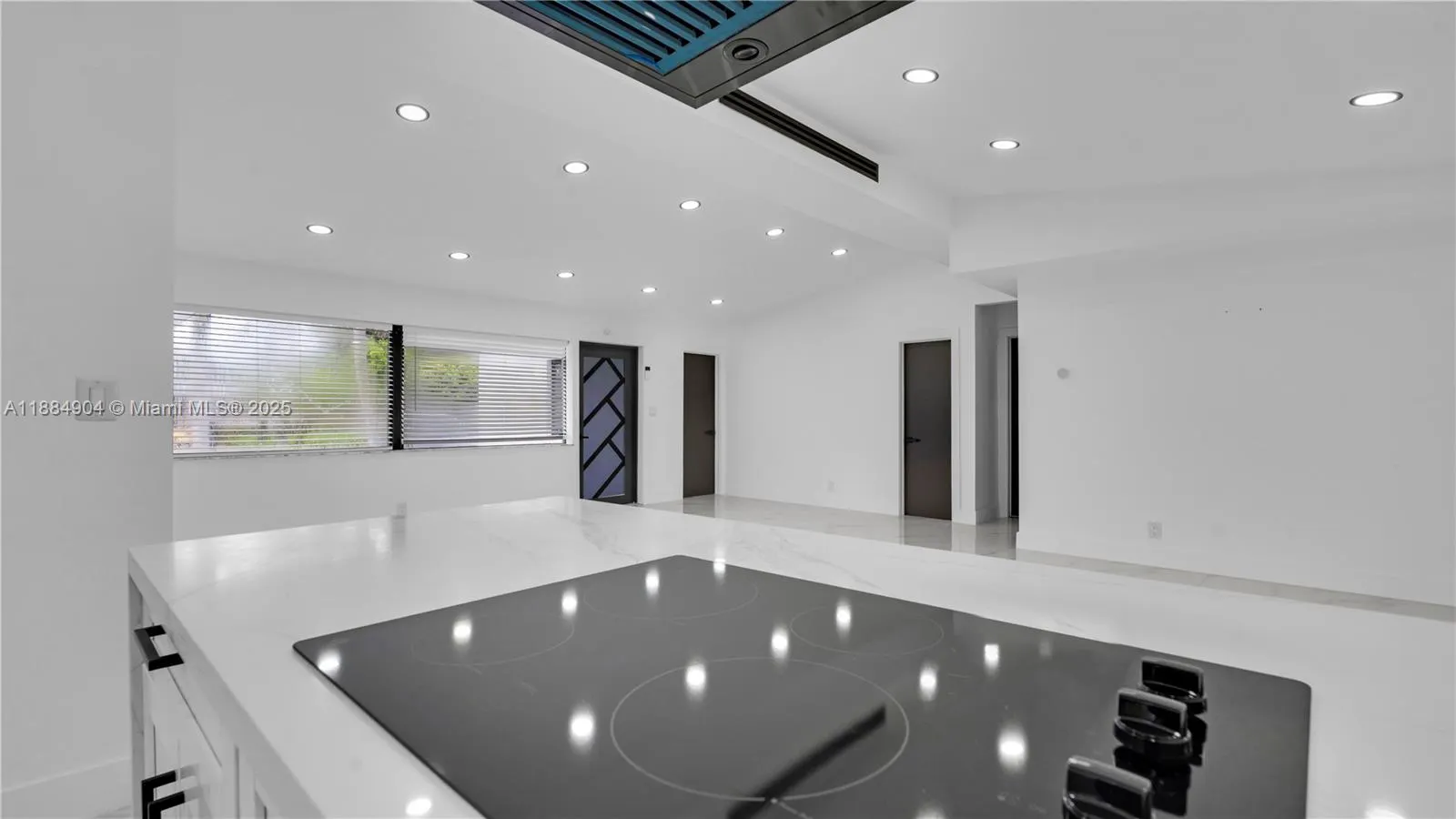 2413 Gulfstream Ln